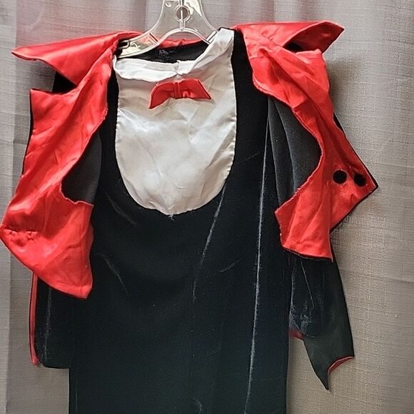 Count Dracula, vampire velour Costume, one piece with cape (Childs sz 3-4) - Picture 4 of 6